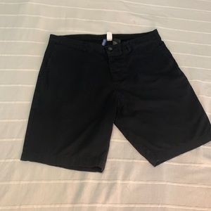 Mens 100 % cotton blk. shorts. Side/ back pockets.